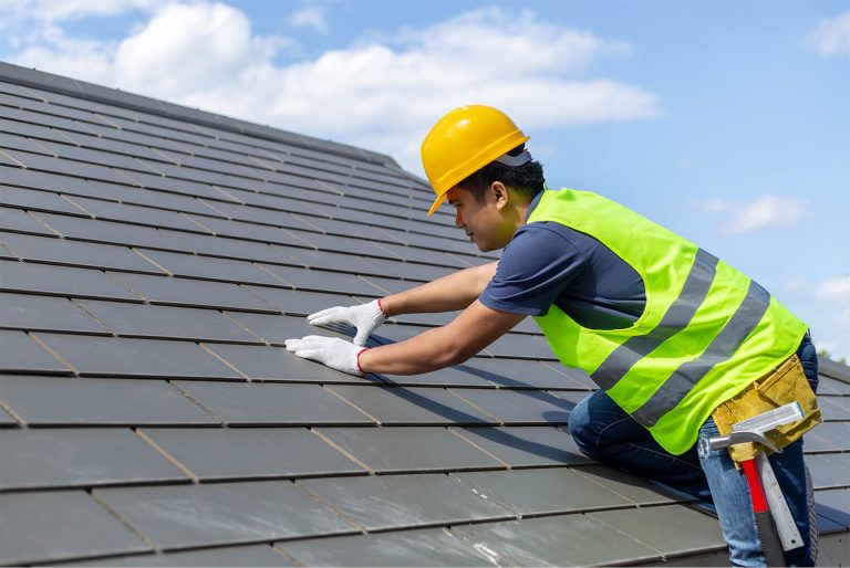 Service Men working of Roof Restoration in melbourne